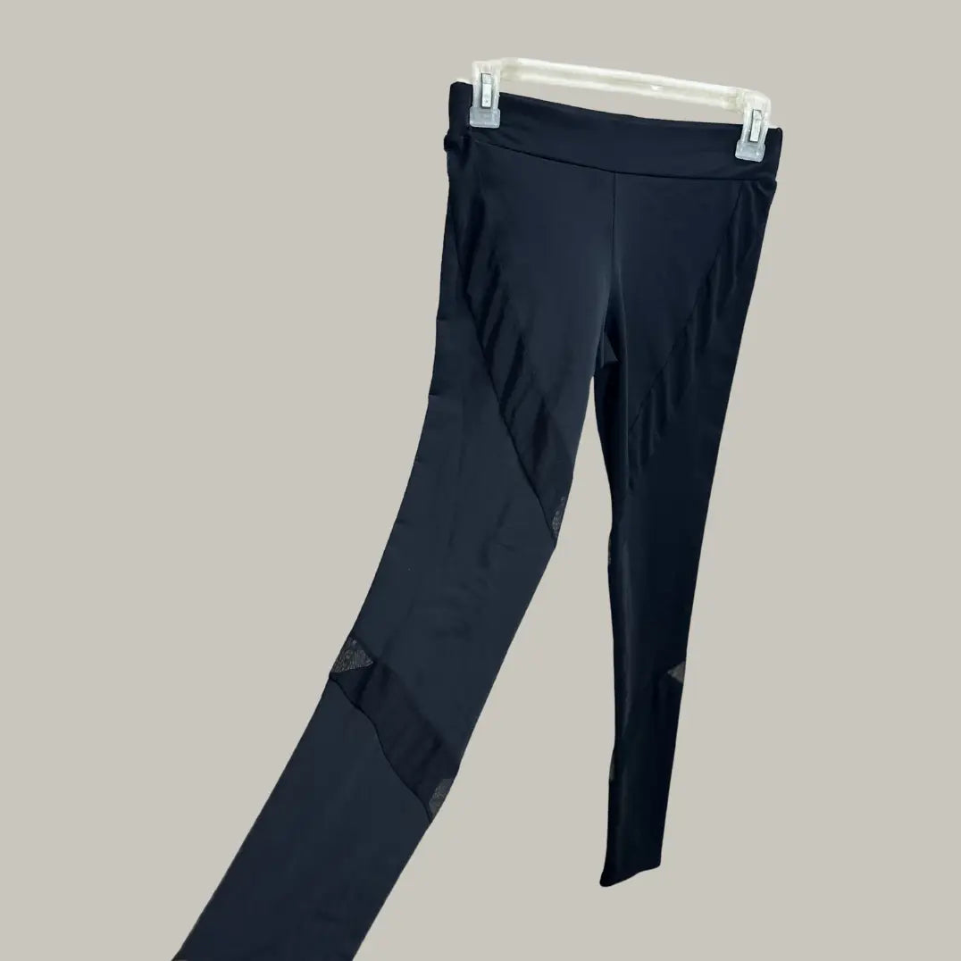 BLACK LEGGINGS