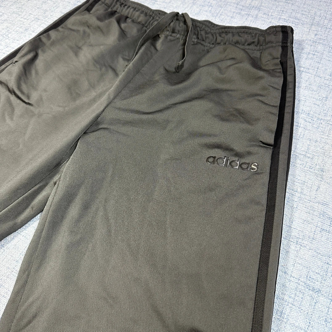 Adidas® Gray 3 quarter shorts-M
