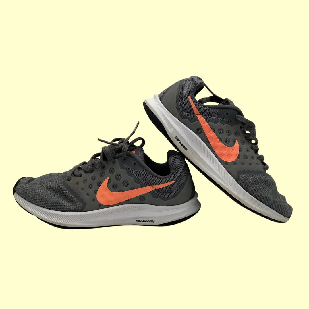 Nike Downshifter 7 ā Dark Grey / Orange (Preloved, Original) ā Size US 7