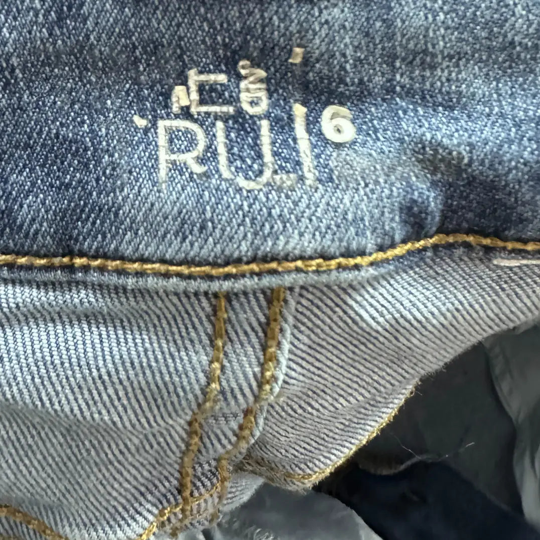 Ruli jeans in a classic medium blue wash.