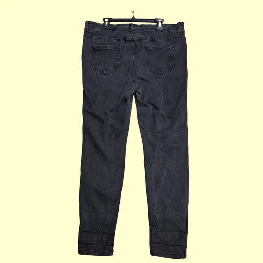 Magic Simplicity Shapes 5D Jeans in washed black.