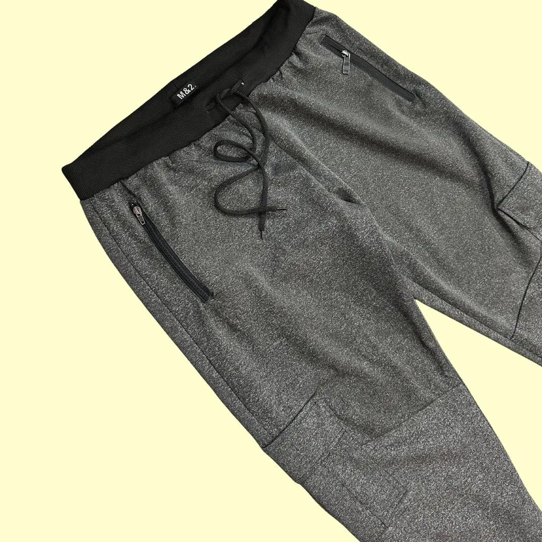 M&2® Zipper pockets on the front and cargo-style side pockets