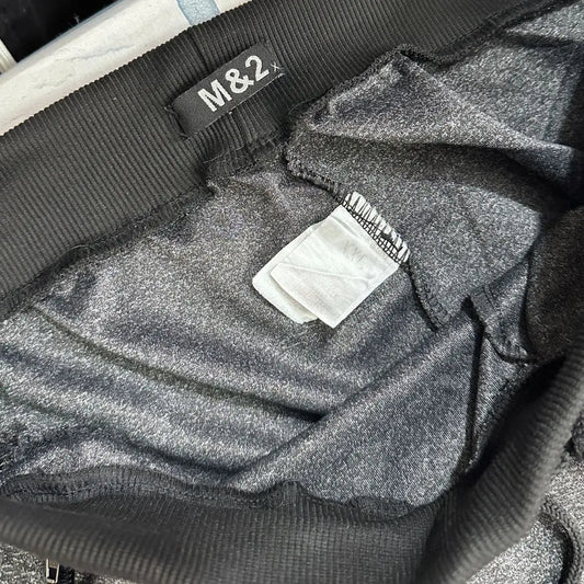 M&2® Zipper pockets on the front and cargo-style side pockets