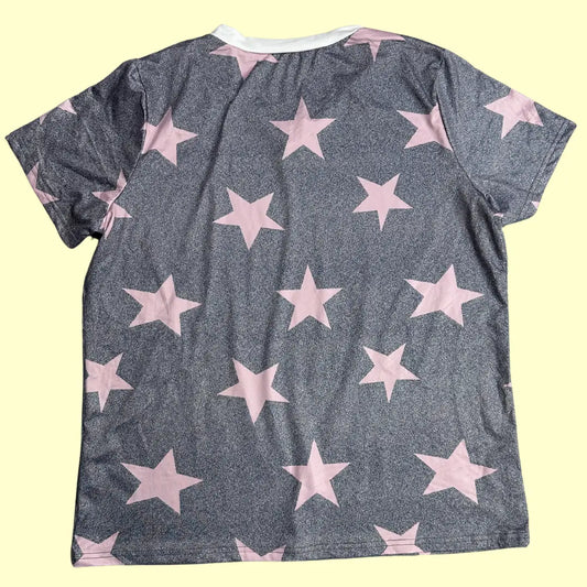 Trendy star-print t-shirt with a soft, lightweight fabric.
