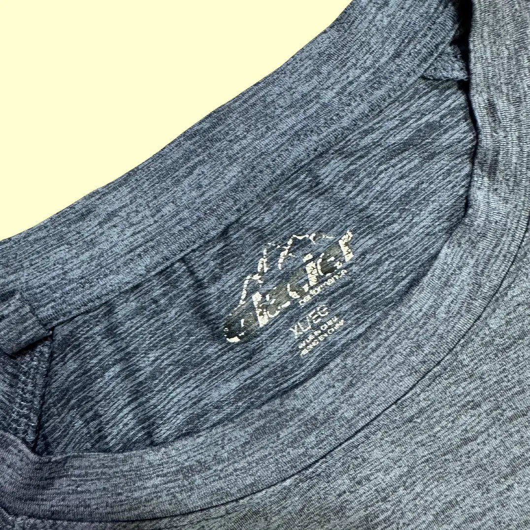 Glacier Performance T-shirt in heather grey,