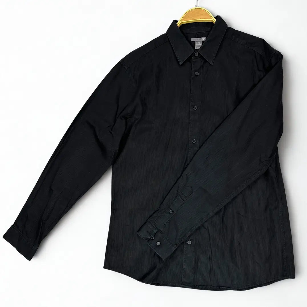 H&M ®. It features a classic