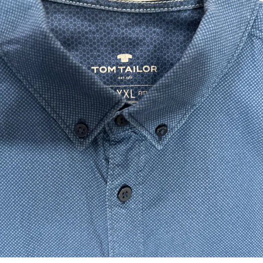 Tom Tailor ®. (dobby weave) that adds texture and depth to the design