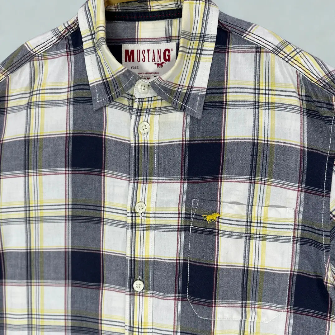 Mustang ®. A brand well-regarded for its quality casual wear.