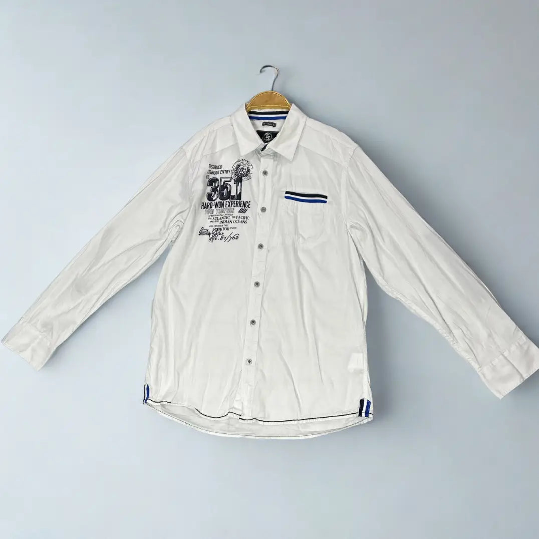 Tom Thompson ®. It comes in a crisp white and is designed to make a statement with its numerous graphic and decorative elements.