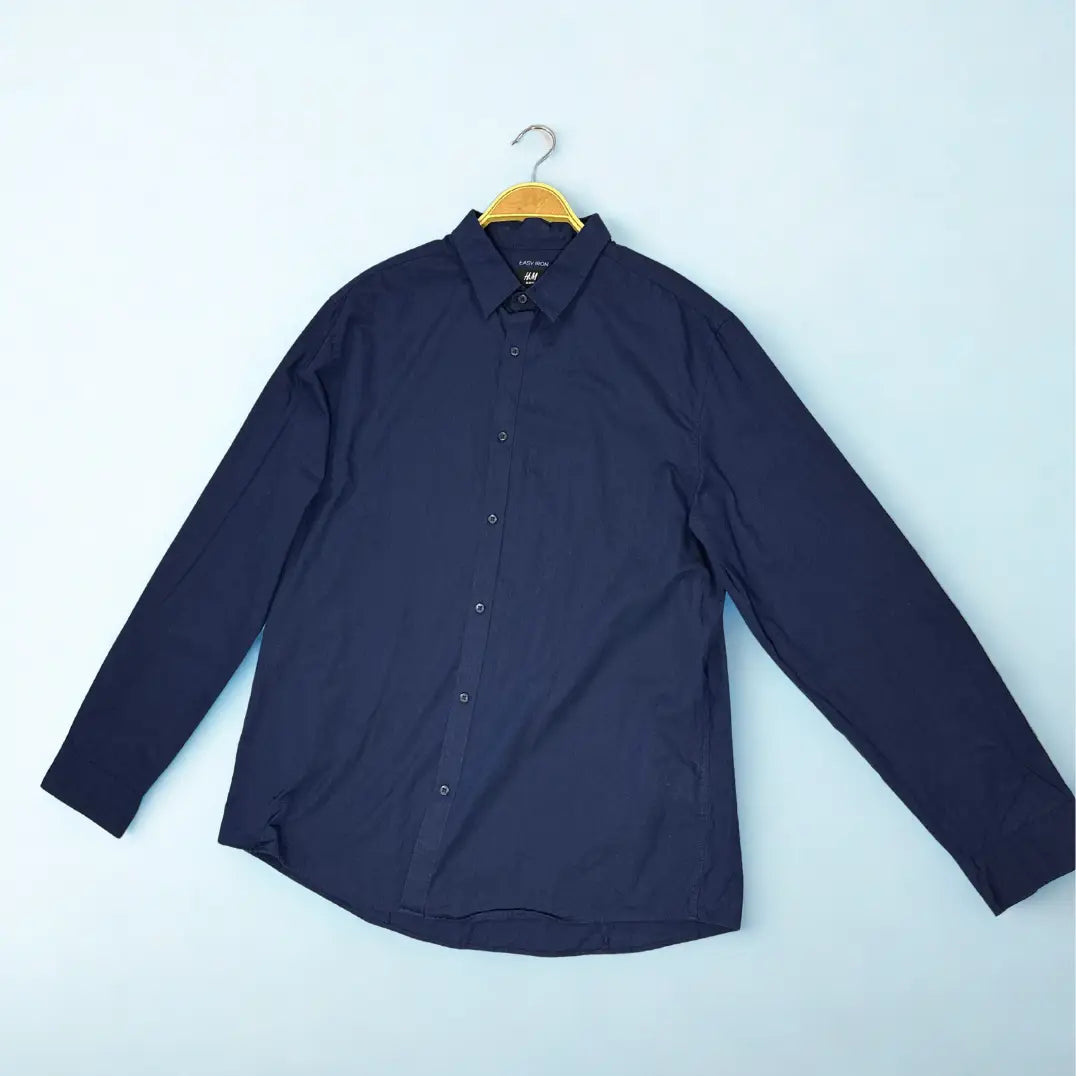 H&M ®. It comes in a deep, versatile solid navy blue, making it a perfect staple for any modern wardrobe.