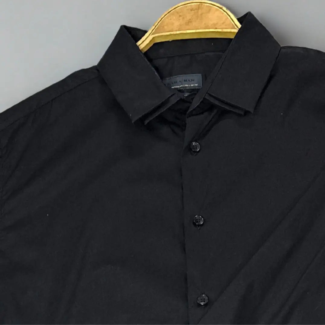ZARA MAN ®. This shirt is a perfect staple for creating sharp, stylish, and modern outfits.|CHEST 22