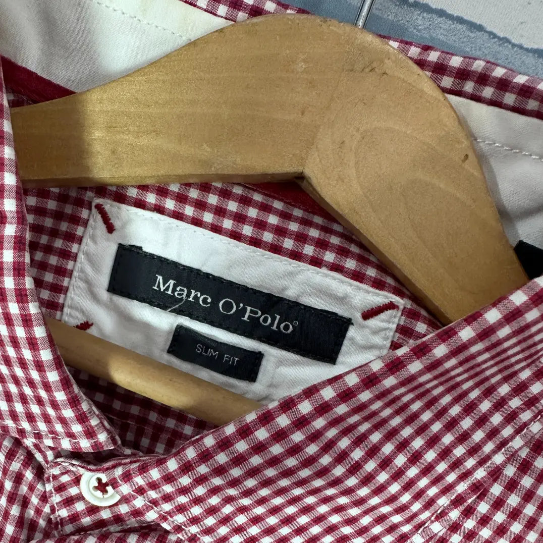 Marc O'Polo ® A brand known for its high-quality, modern-casual apparel.