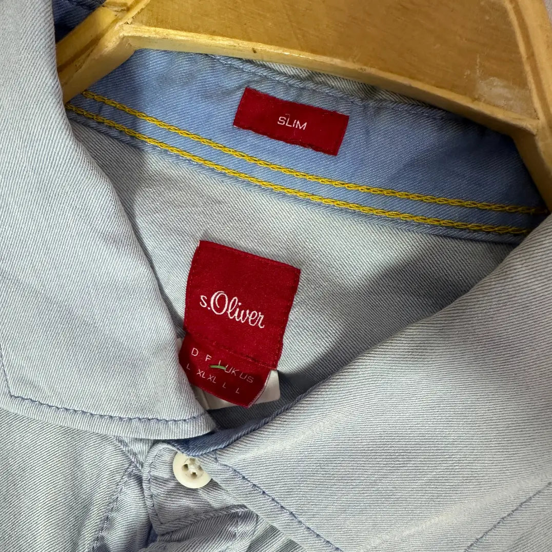 s.Oliver ® It is crafted from a high-quality, light blue chambray or fine twill fabric