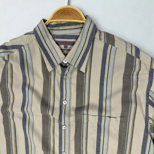 s.Oliver ® It features a handsome and versatile vertical stripe pattern