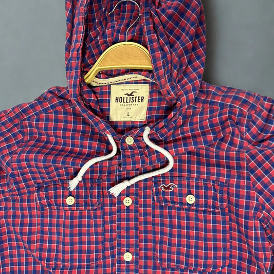 Hollister ®It combines the style of a classic button-down shirt with the comfort of a hoodie.