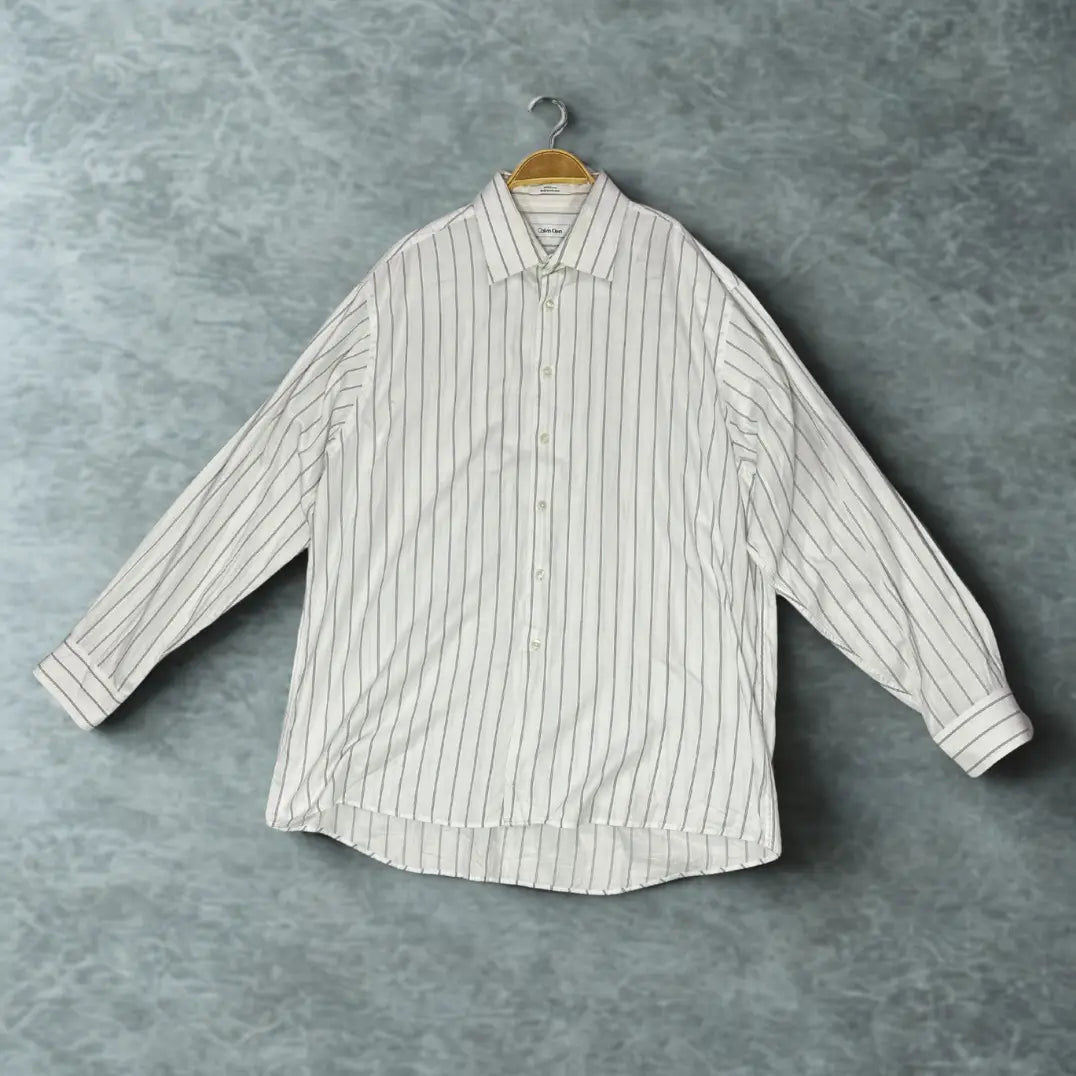 Calvin Klein ®a world-renowned brand famous for its minimalist, modern, and refined aesthetic.