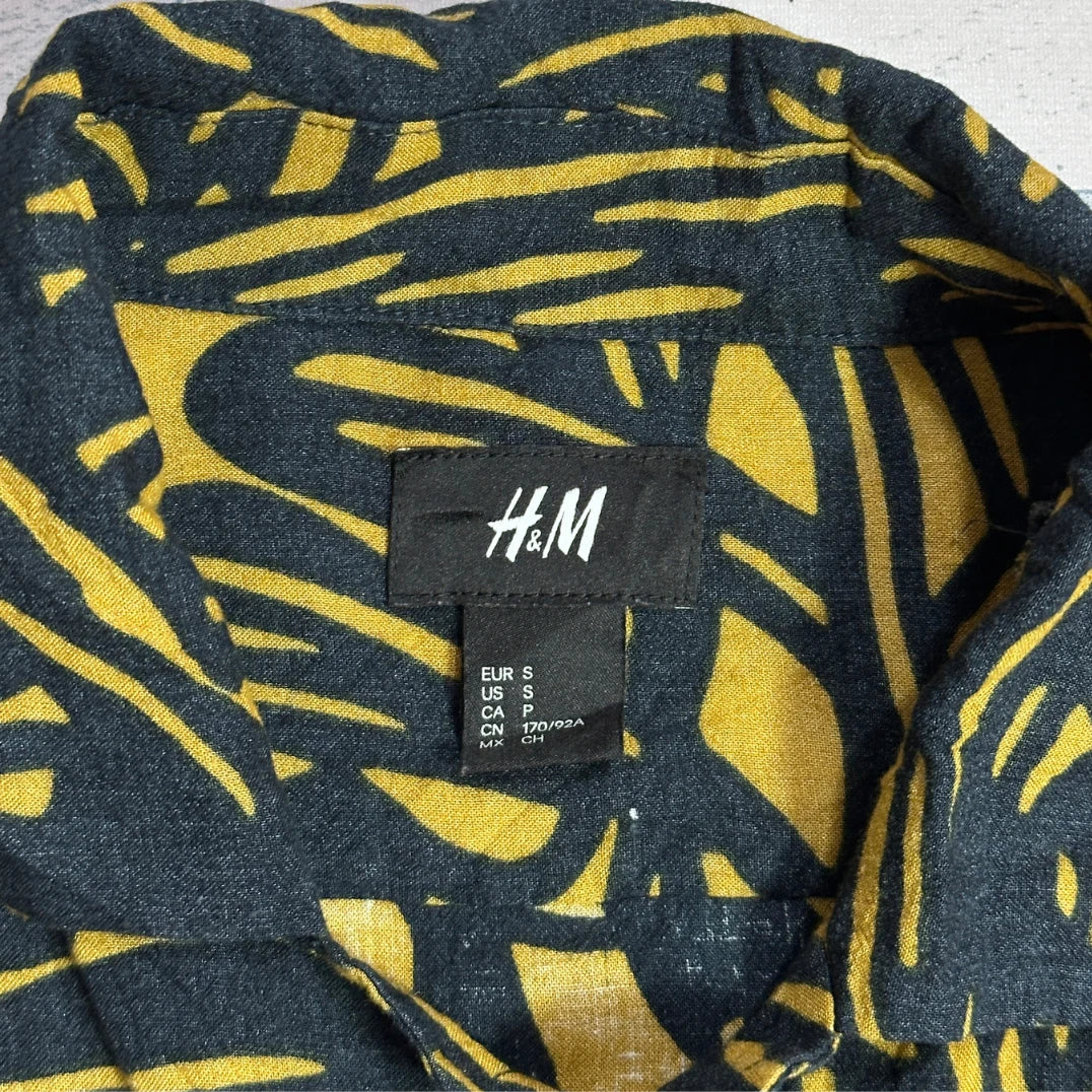 H&M® 🌴 Tropical Print Short Sleeve Button-Up Shirt(S)