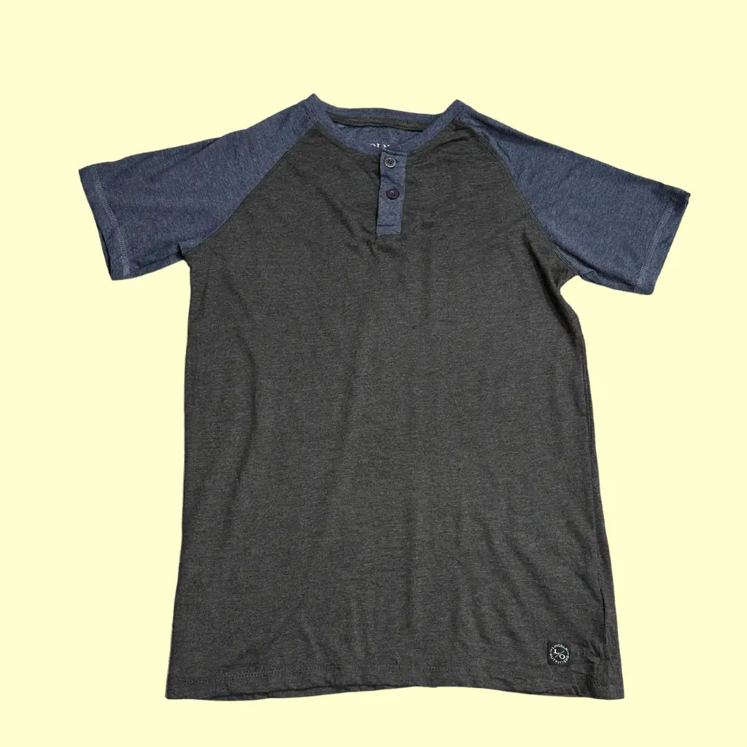 ⚫ Lincoln Outfitters Two-Tone Raglan Henley Tee