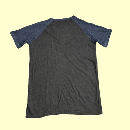 ⚫ Lincoln Outfitters Two-Tone Raglan Henley Tee