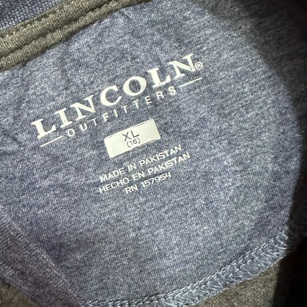 ⚫ Lincoln Outfitters Two-Tone Raglan Henley Tee