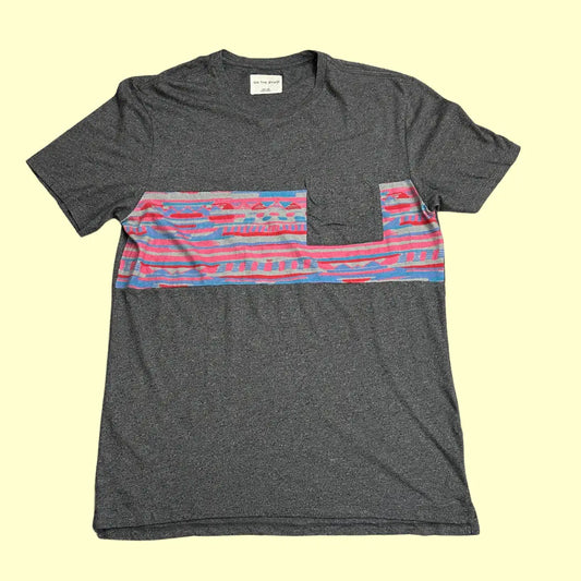 🎨 On The Byas Pattern Pocket Tee – Grey