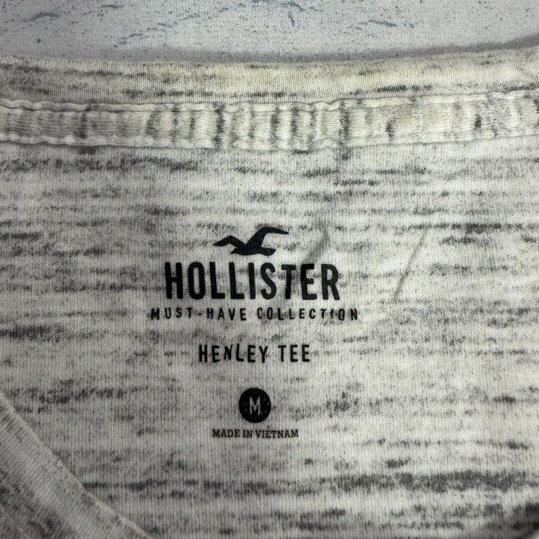 HOLLISTER Must-Have Collection Henley Tee – Light Grey (M)