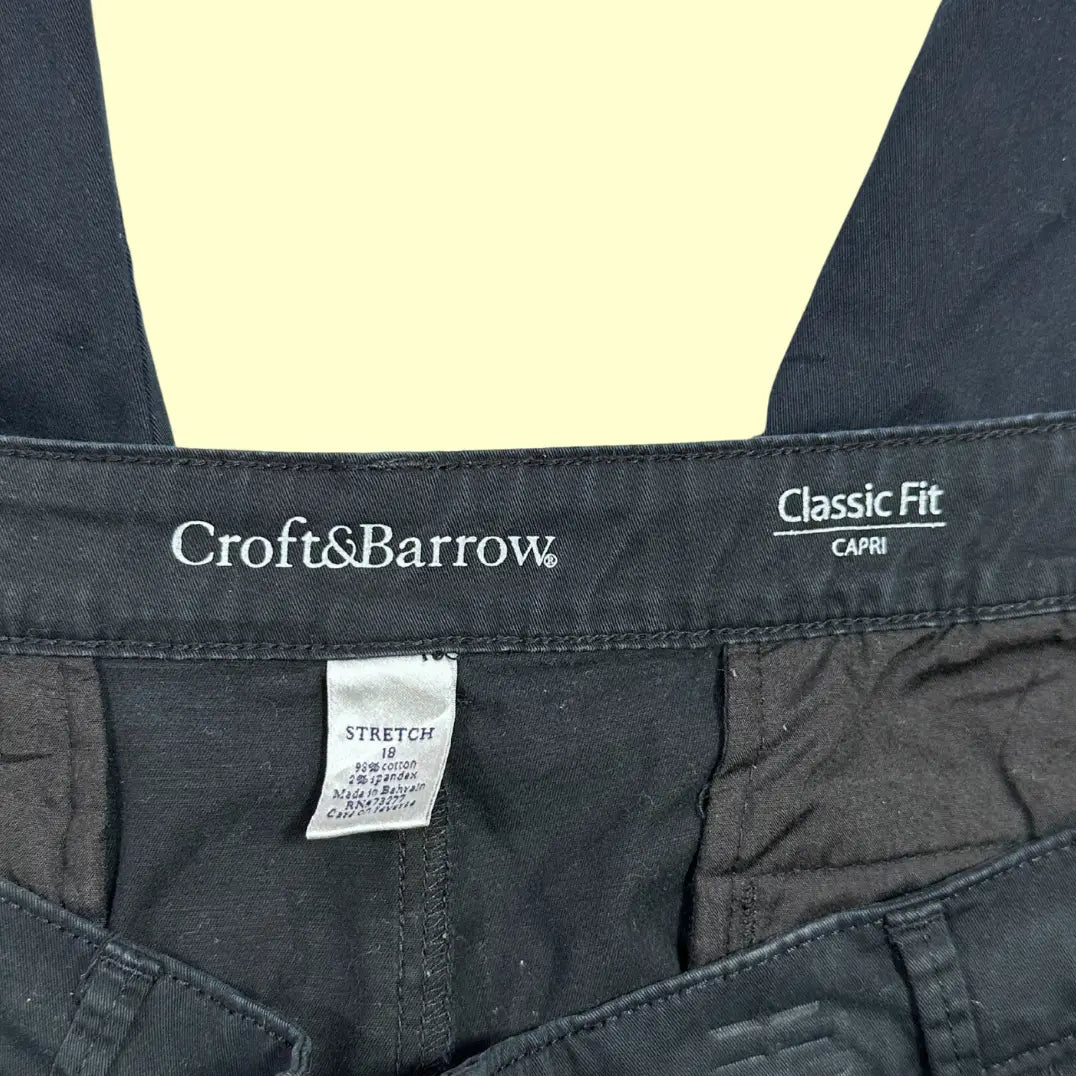 👖 Croft & Barrow Women’s Classic Fit Capri Pants – Black