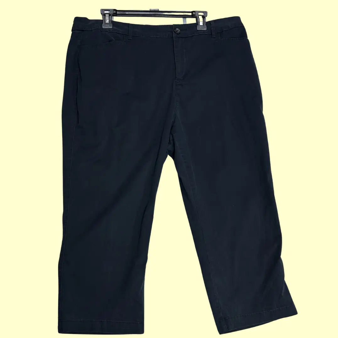 👖 Croft & Barrow Women’s Classic Fit Capri Pants – Black