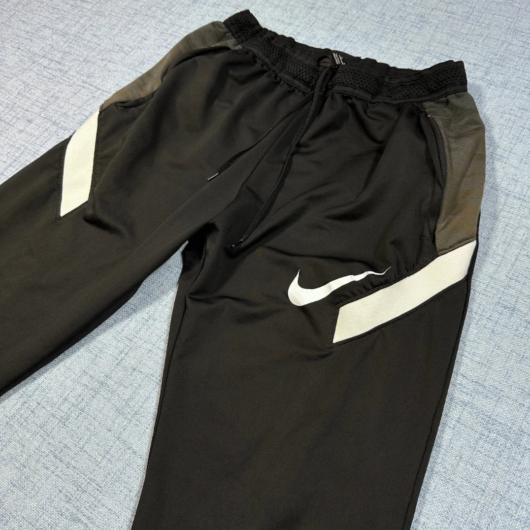 Nike® Black Dri 3 quarter shorts-M