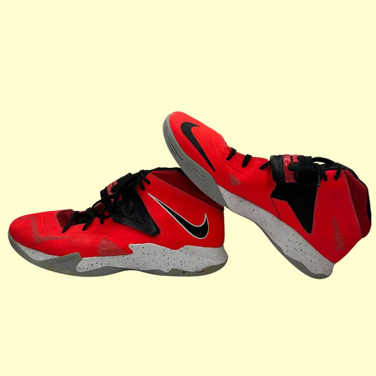 🔹 Nike LeBron 11 – Men’s Basketball Shoes – Size US 13 (EUR 47.5)