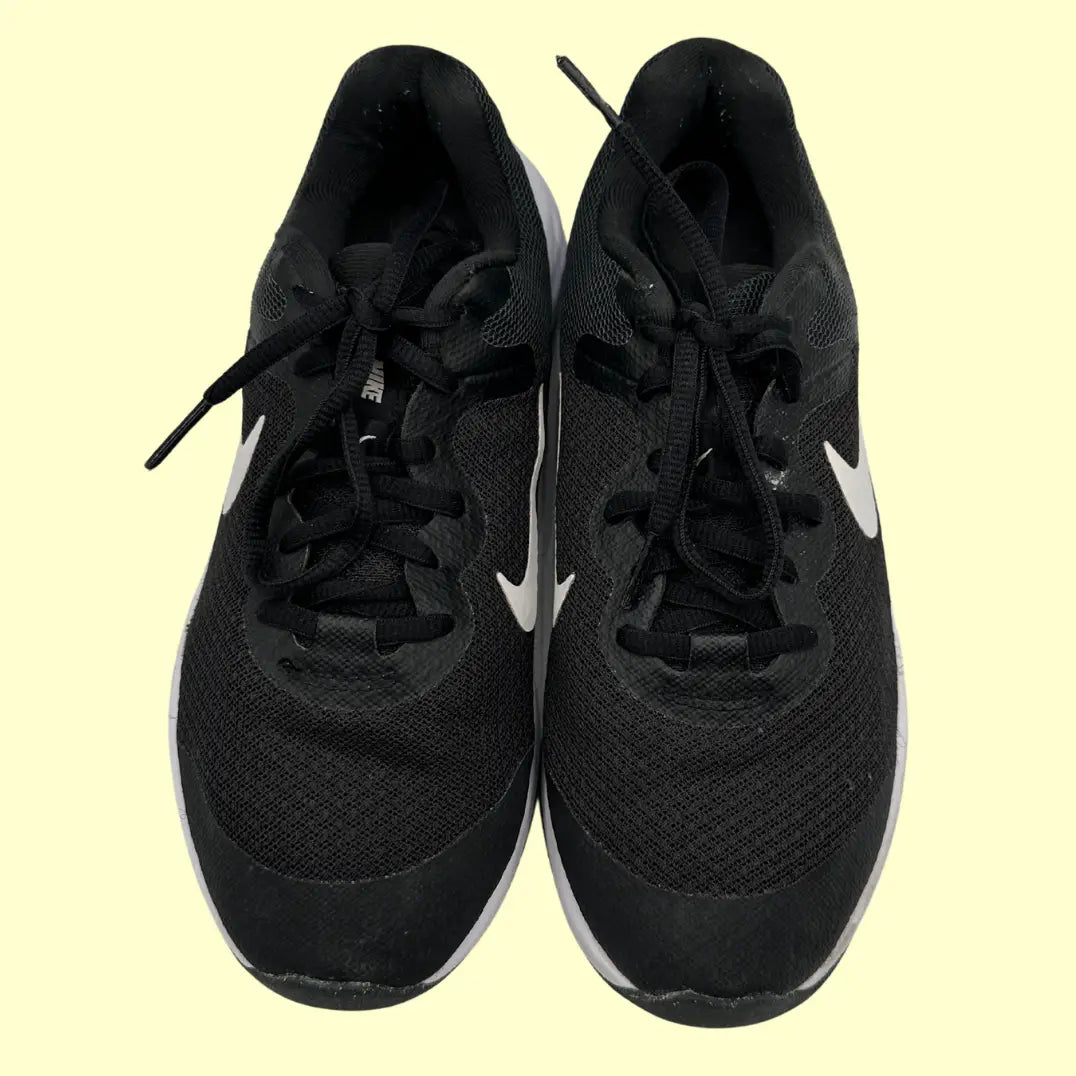 Nike Running Shoes (Black/White) – Youth 5Y / Women’s 6.5 / Men’s 5