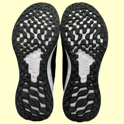 Nike Running Shoes (Black/White) – Youth 5Y / Women’s 6.5 / Men’s 5