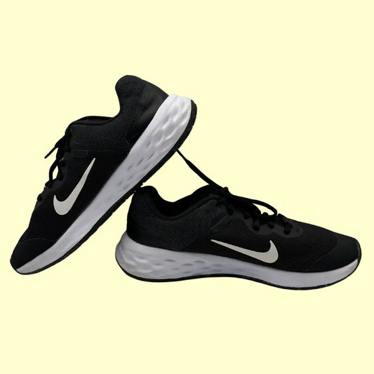 Nike Running Shoes (Black/White) – Youth 5Y / Women’s 6.5 / Men’s 5