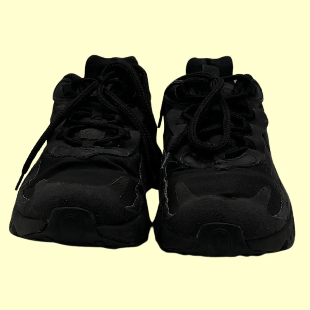 Nike Air Max 200 Triple Black – Youth 6.5Y / Women’s 8 / Men’s 6