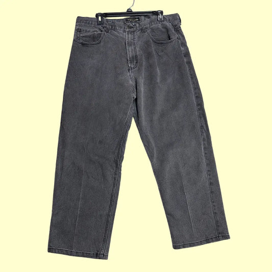 Axist men’s jeans in a classic grey wash.