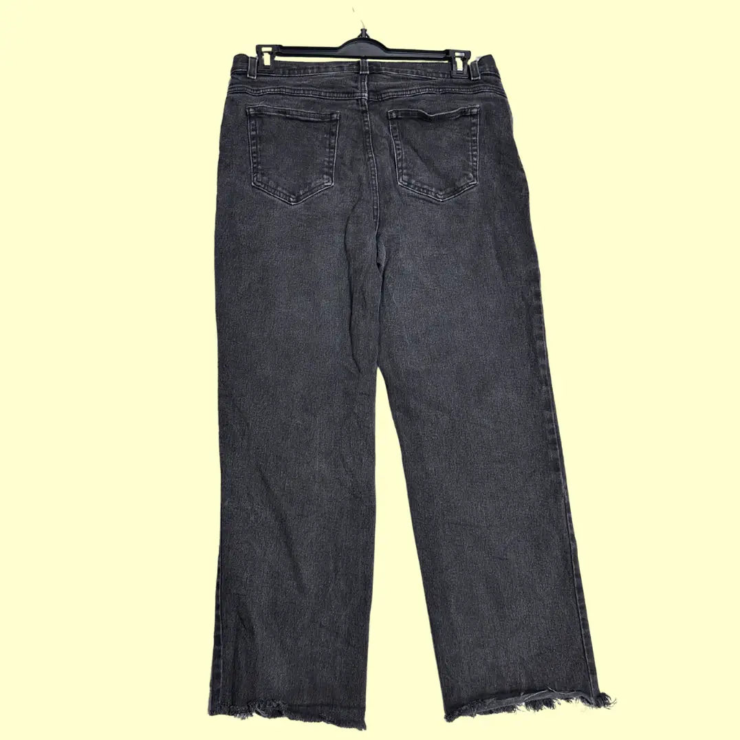 Style & Co women’s jeans in a black washed finish.