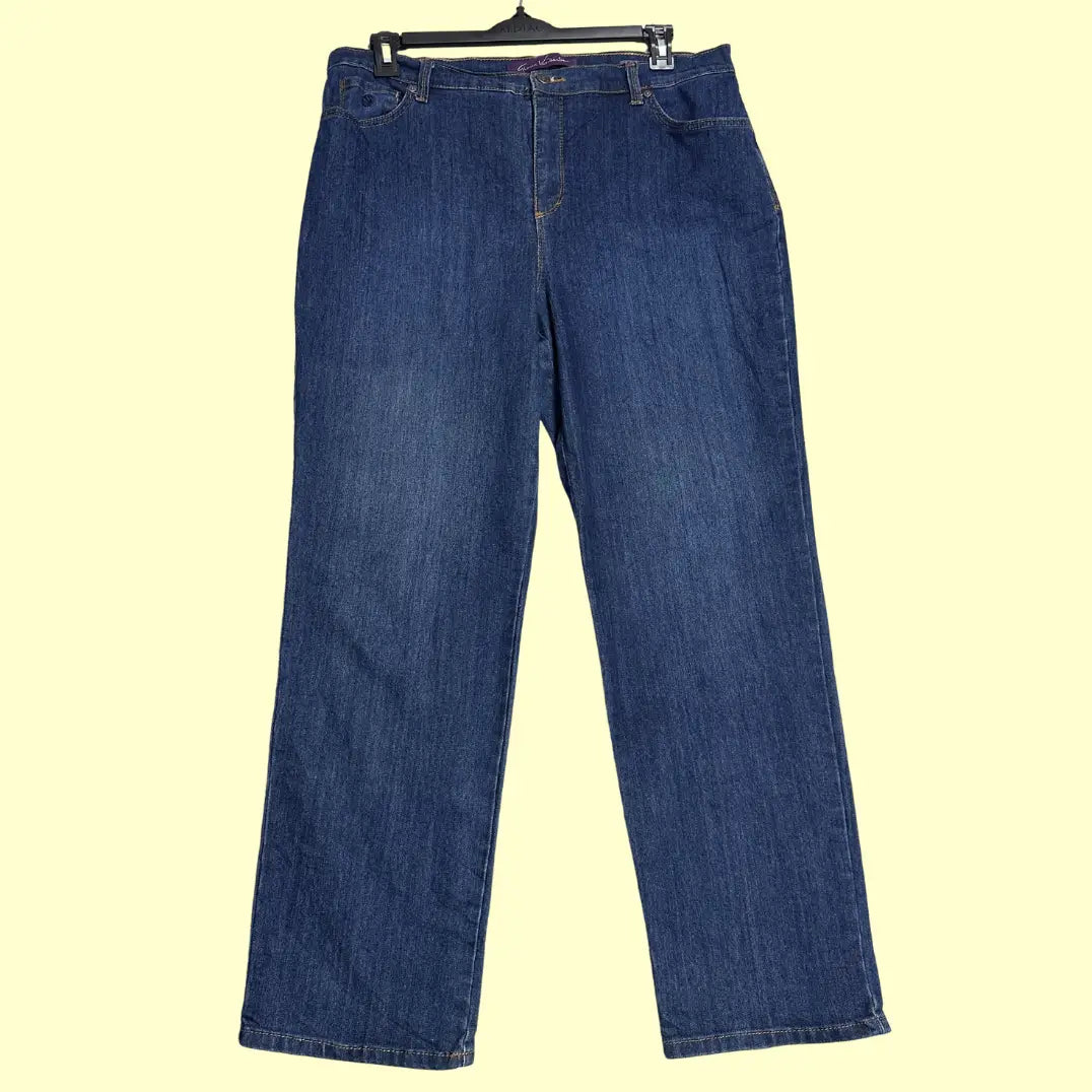 Classic Gloria Vanderbilt dark blue jeans, straight-leg fit.