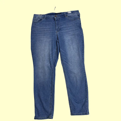 Comfortable and versatile mid-wash blue jeans from d.jeans.