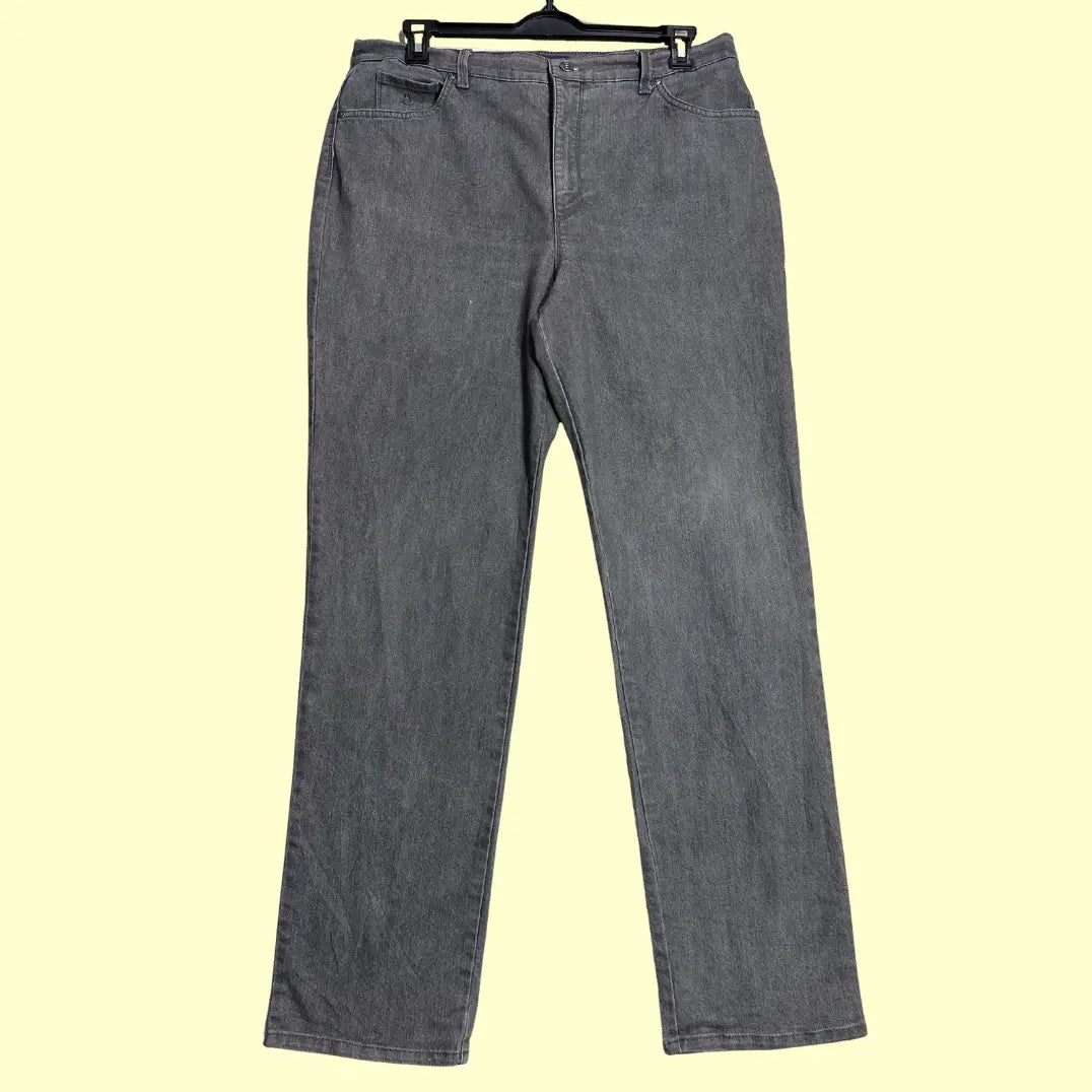 Gloria Vanderbilt  Jeans in grey.