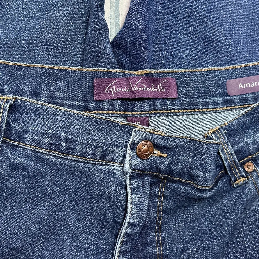 Gloria Vanderbilt Amanda Classic Jeans in medium blue wash.