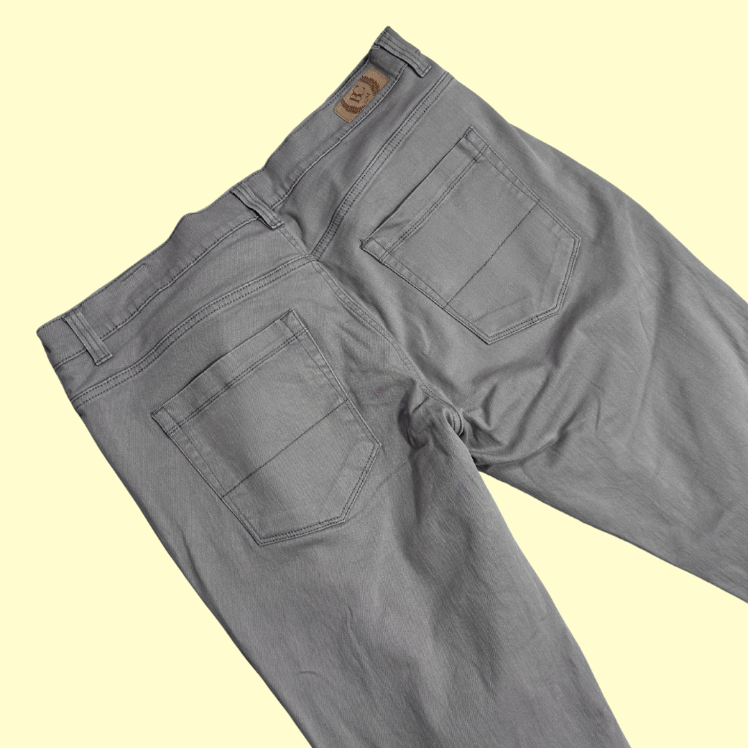 Boston Crew Jeans in a versatile grey wash. S