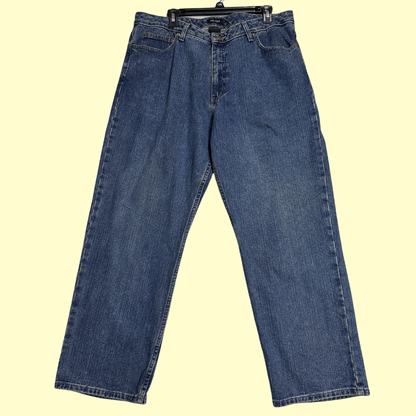 Van Heusen Men’s Classic Fit Jeans in dark blue wash.
