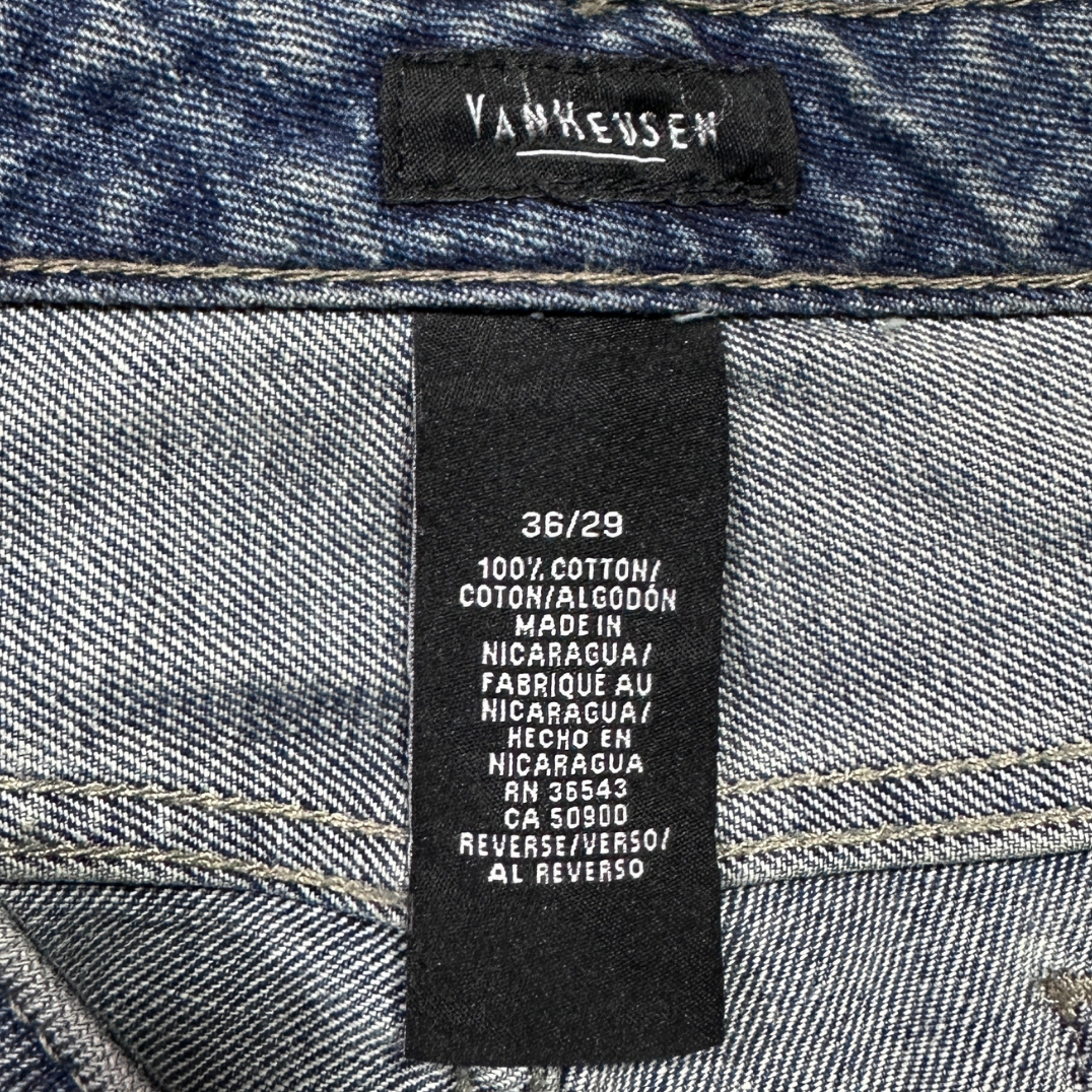 Van Heusen Men’s Classic Fit Jeans in dark blue wash.