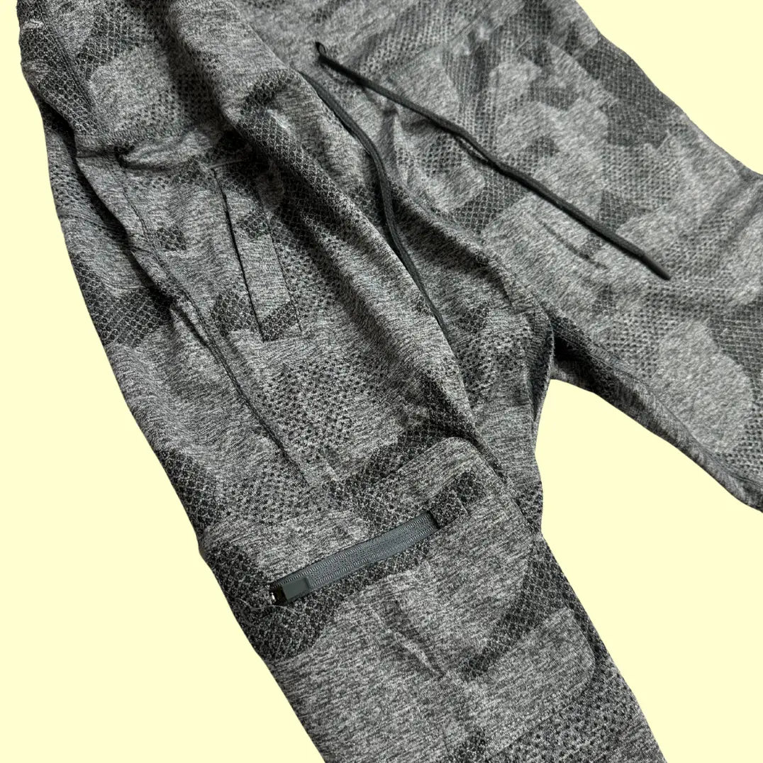 Mondetta leggings feature a modern, stylish camo print with a slim fit for both comfort and style.