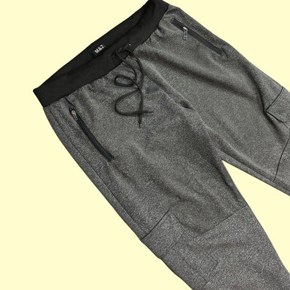 M&2® Zipper pockets on the front and cargo-style side pockets