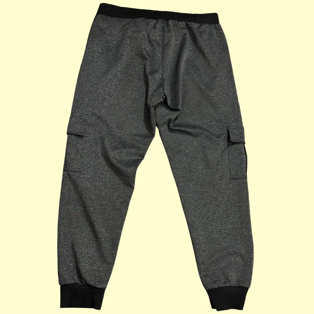 M&2® Zipper pockets on the front and cargo-style side pockets