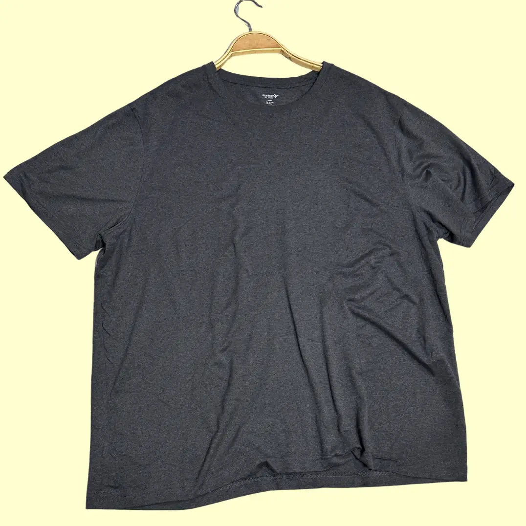 Old Navy Active T-shirt in charcoal grey, size XXL.