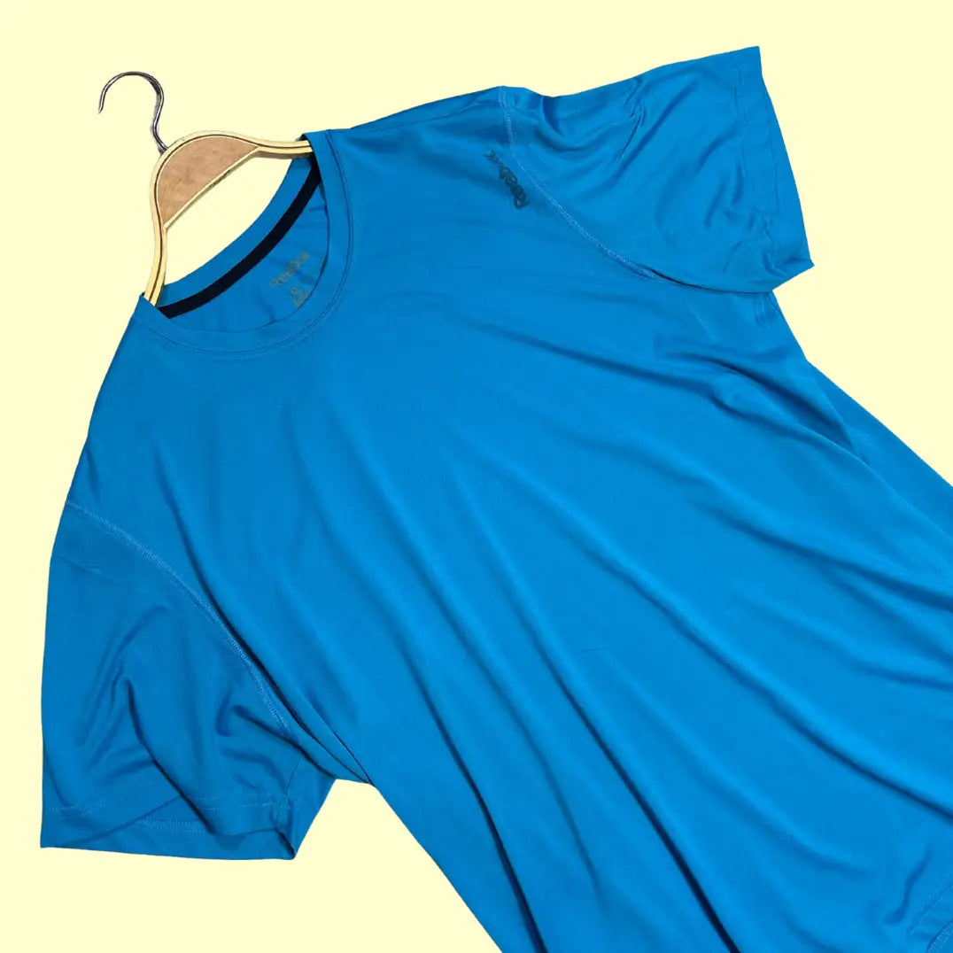 Reebok blue short-sleeve T-shirt.