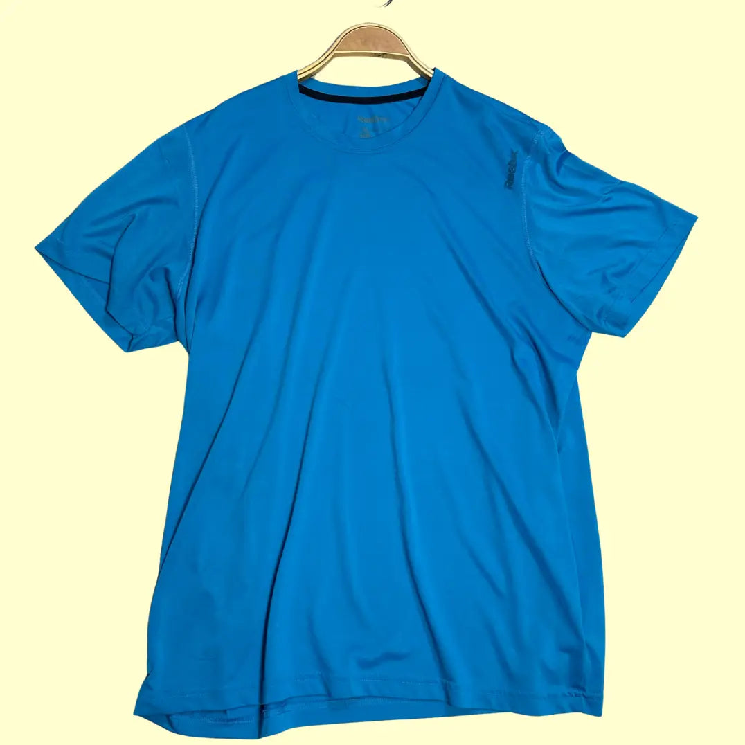 Reebok blue short-sleeve T-shirt.