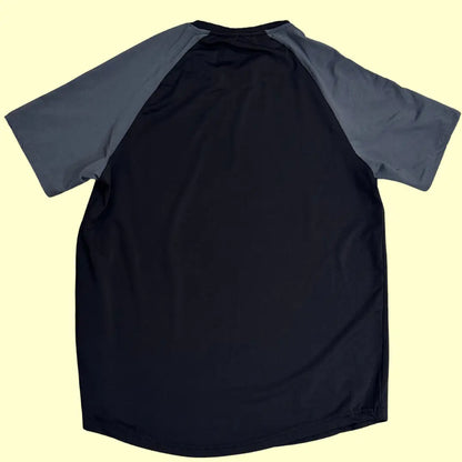 BoohooMAN Men’s Raglan T-shirt in black with contrast grey sleeves